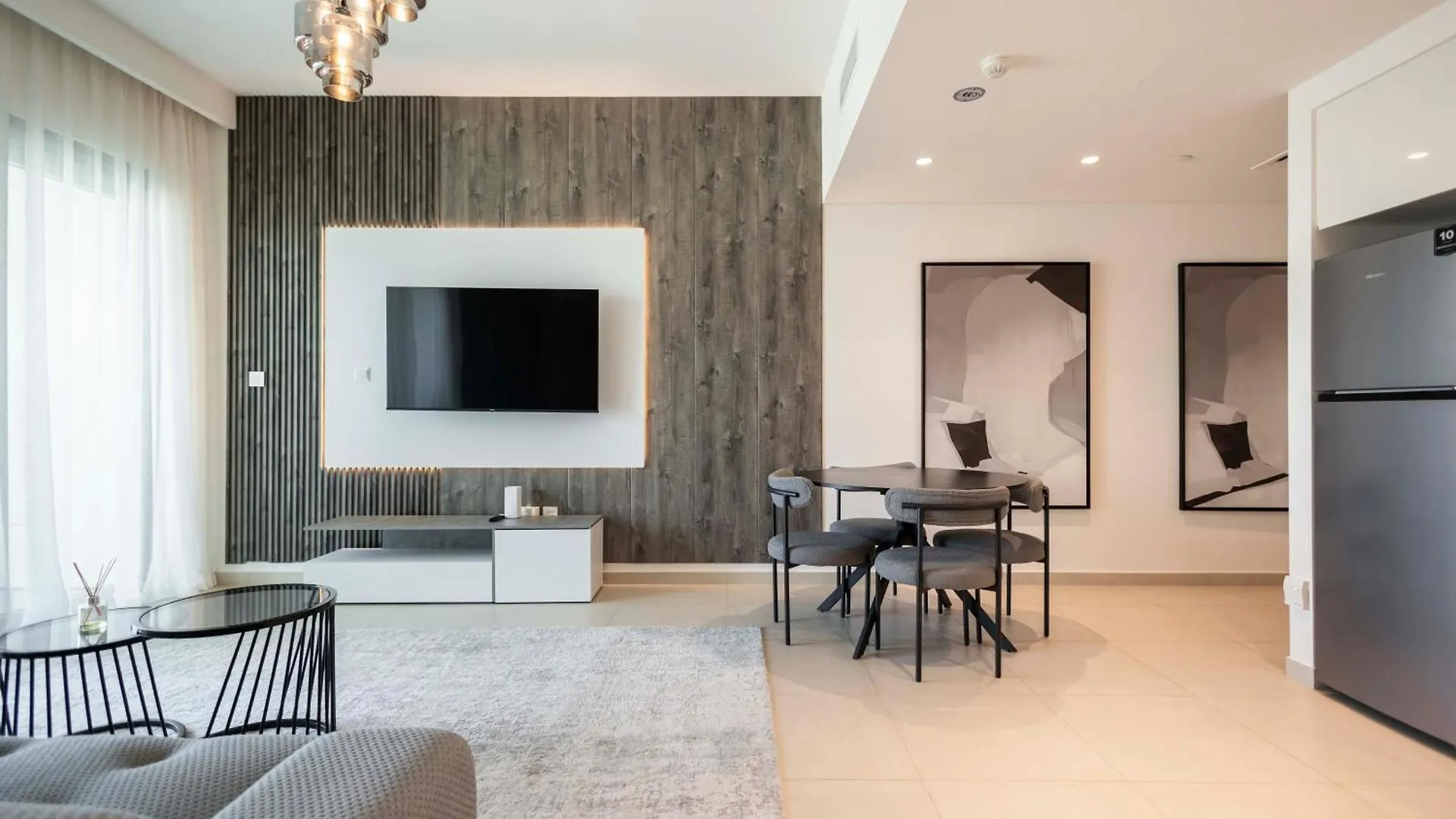 Modern Apartment At Downtown By Serenity Living Holiday Homes Dubai