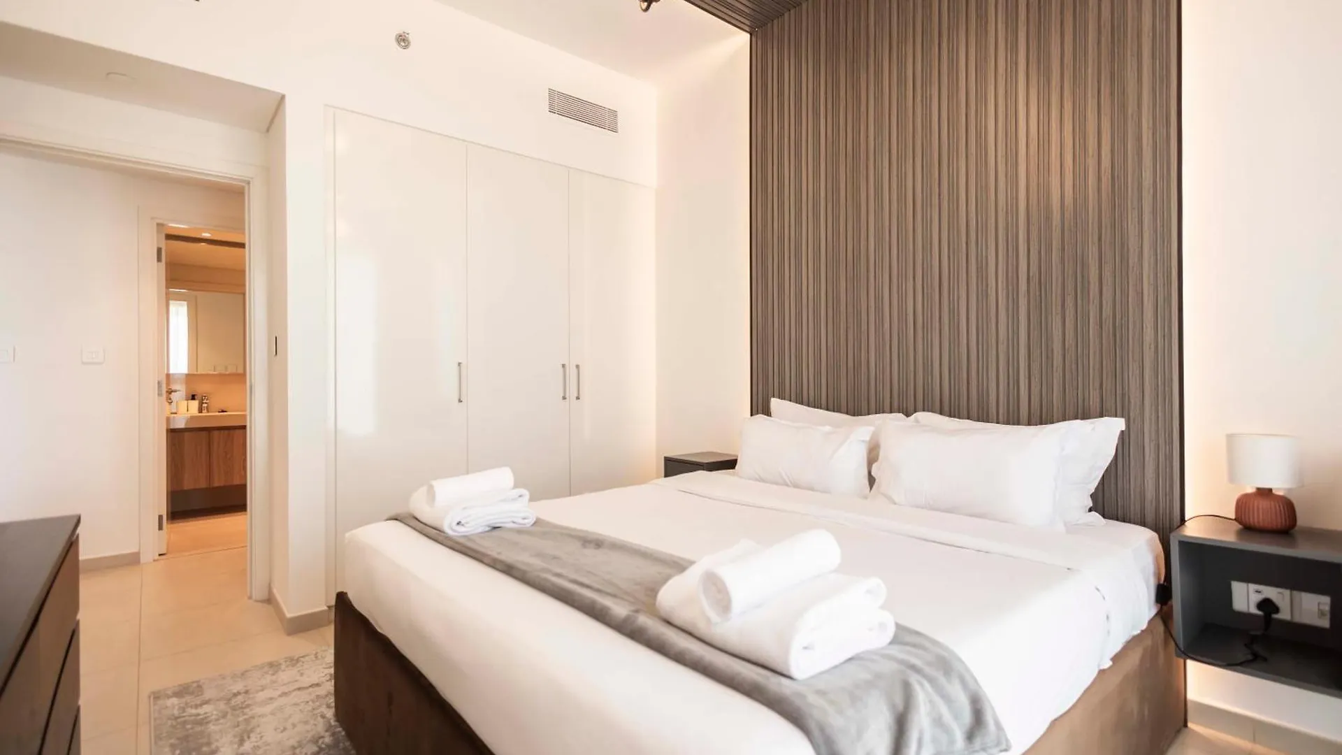 Modern Apartment At Downtown By Serenity Living Holiday Homes Dubai