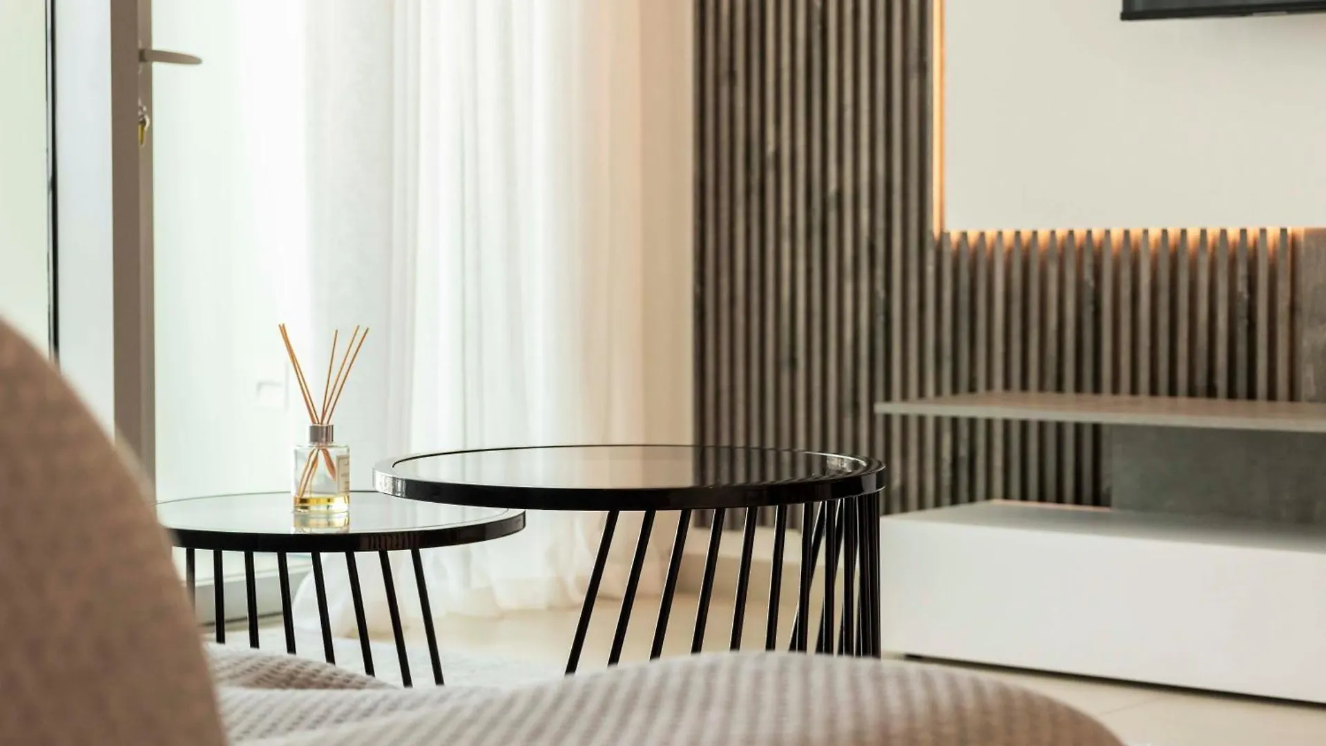 Modern Apartment At Downtown By Serenity Living Holiday Homes Dubai